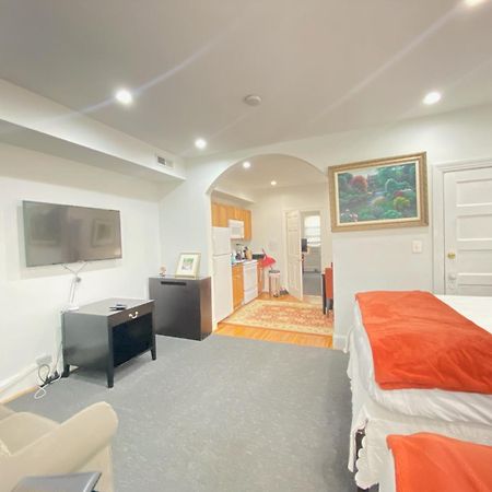 Gorgeous Refurbished 1Bdrm And 1Den Home Washington Esterno foto