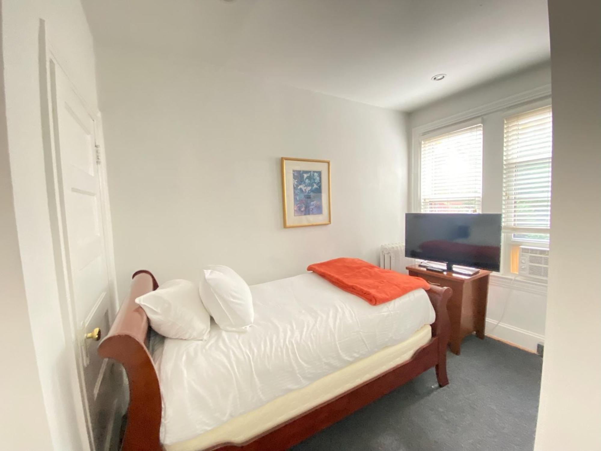 Gorgeous Refurbished 1Bdrm And 1Den Home Washington Esterno foto